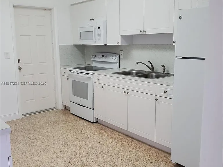 1170 NE 111th St #1170 — Photo 5