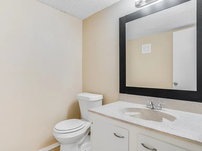 1050 Southmoor Ave — Photo 7