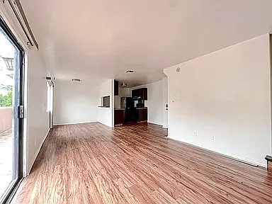14746 Delano St #10 — Photo 7