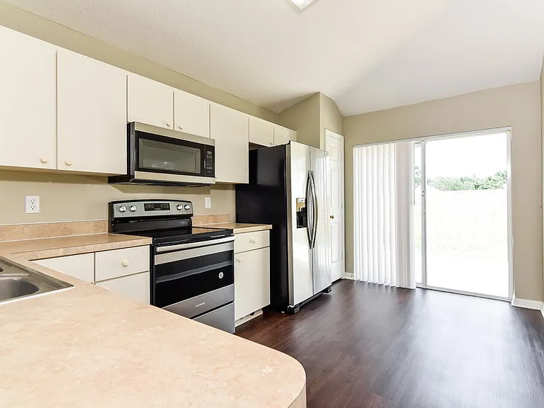 7556 Oxford Garden Cir — Photo 6