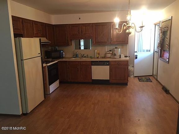 3rd image of 5972 Leisure South Dr SE