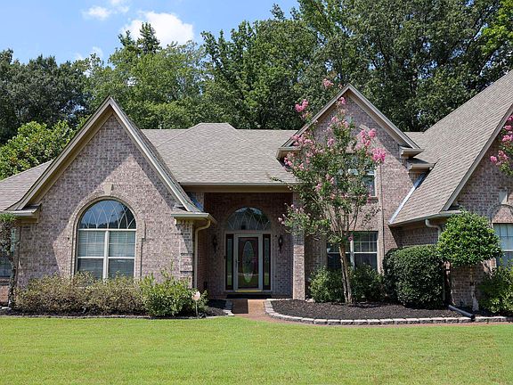 2nd image of 335 Walnut Gardens Dr