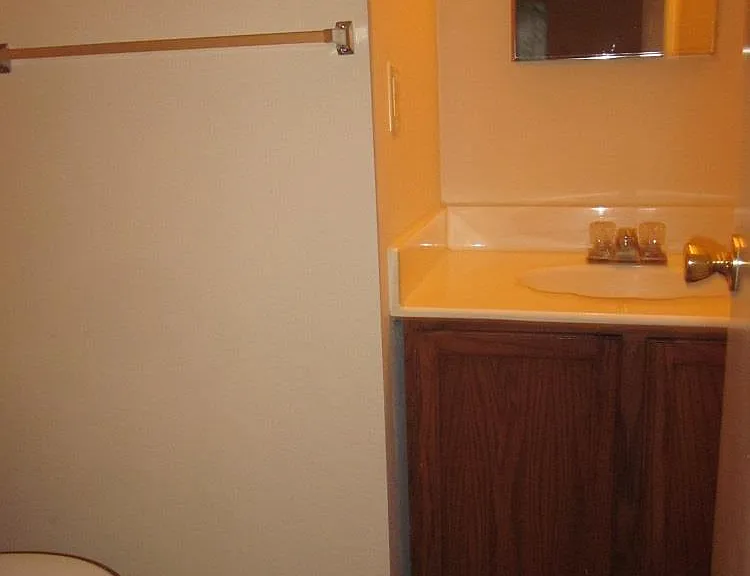 1102 Comfort St — Photo 9