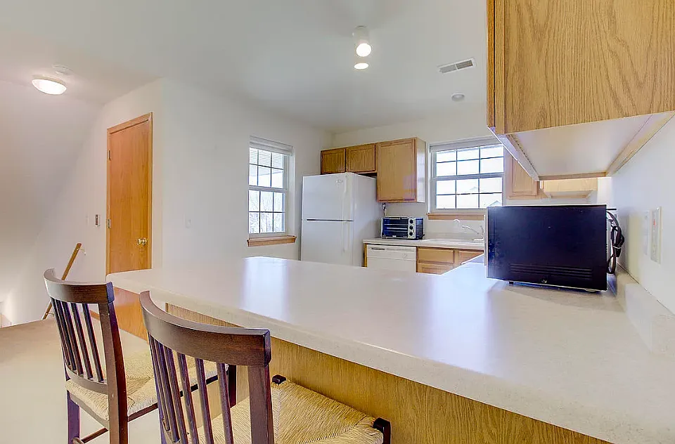 2 bed, 1345 sqft, $1,800 — Photo 3