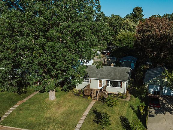 3rd image of 424 S Dickson St
