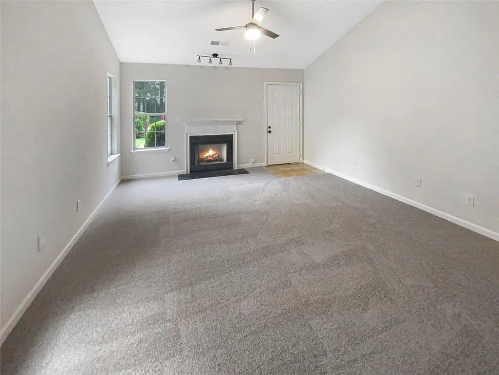 3 bed, 2.0 bath, 1056 sqft, $1,800 — Photo 3