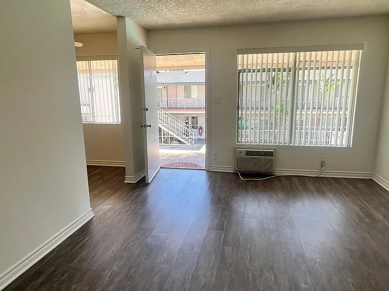 Krisden Apts — Photo 7