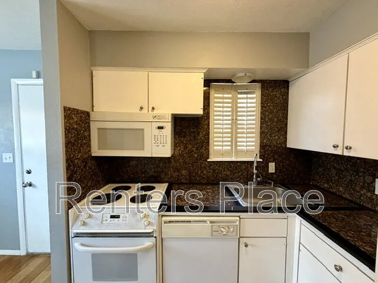 2418 E 59th Ct #4 — Photo 5