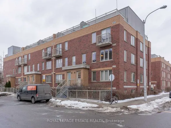20 Elsie Ln #123, Toronto, ON M6P 3N9