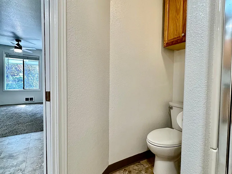 604 1/2 W Crockett St #N — Photo 14