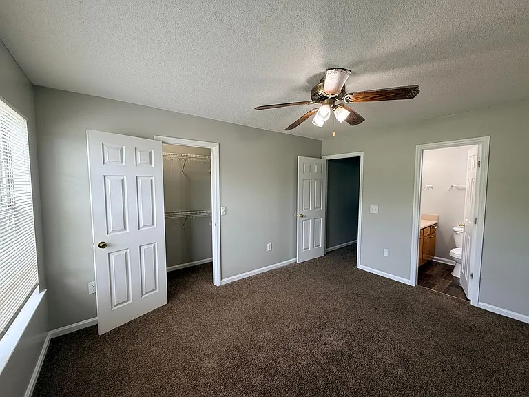 427 E Main St — Photo 12