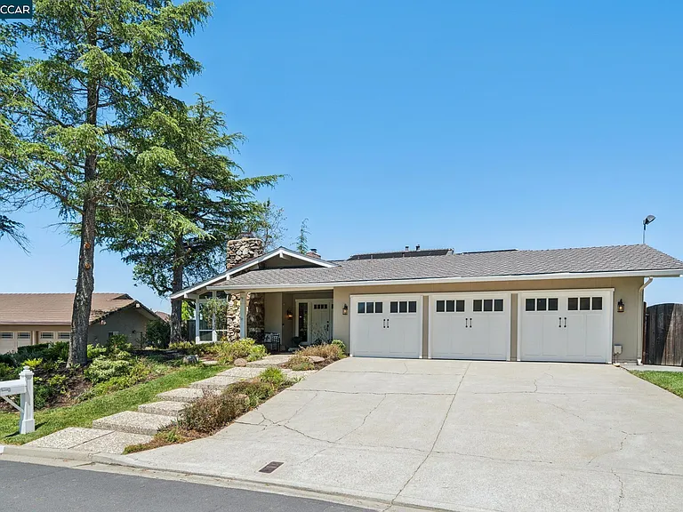 1933 Joseph Dr — Photo 15