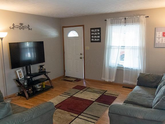 4th image of 3350 Robin Hill Ct W