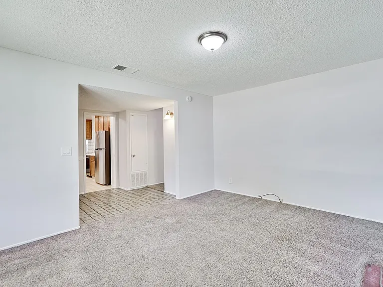 6063 Pineland Ave — Photo 8