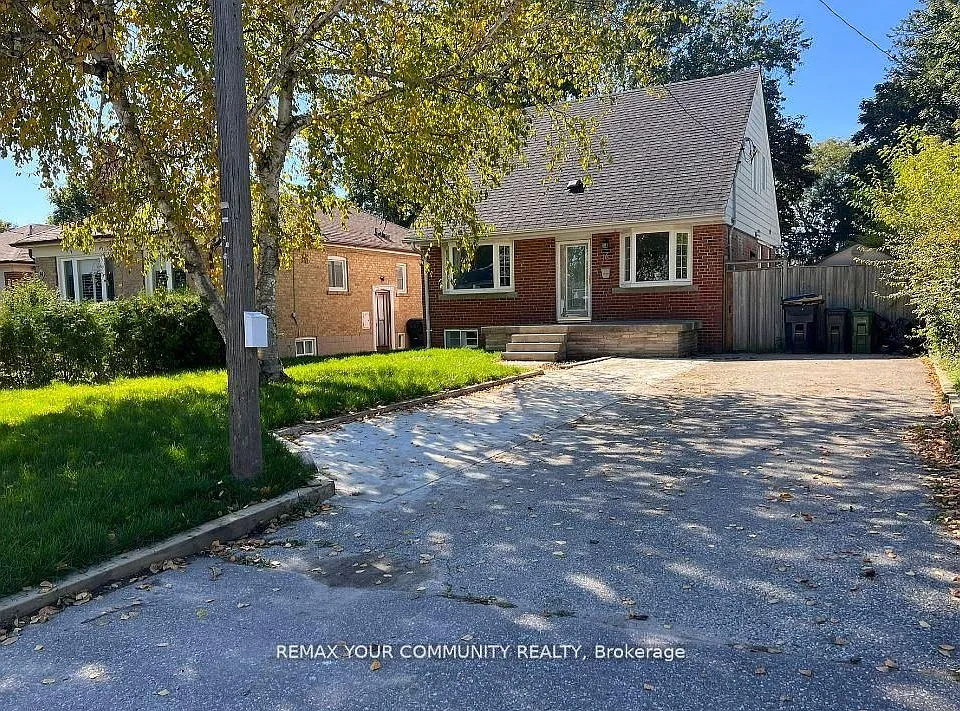 16 Robertsfield Cres