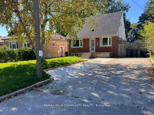 16 Robertsfield Cres, Toronto, ON M1R 2X2