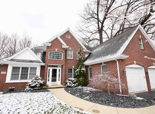 3372 Shadywood Dr, Lambertville, MI 48144