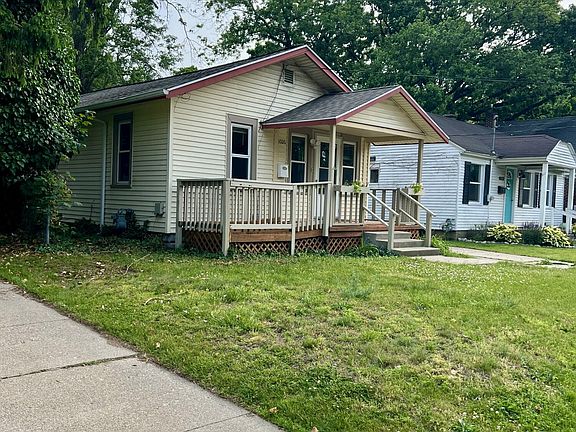 4th image of 1026 Hazen St SE