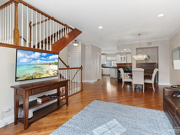 4th image of 838 Shandrew Dr