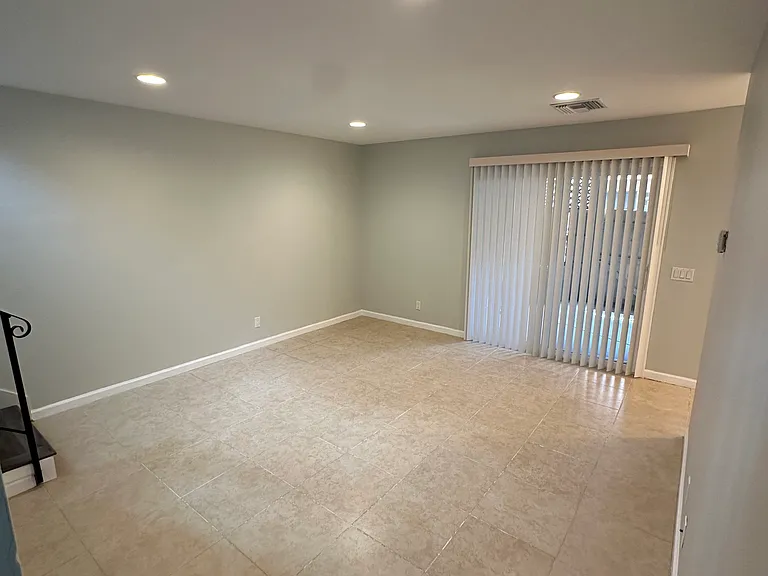 2020 E Grand Ave #H29 — Photo 5