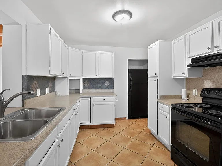 2272 E. Blacklidge Dr. — Photo 19