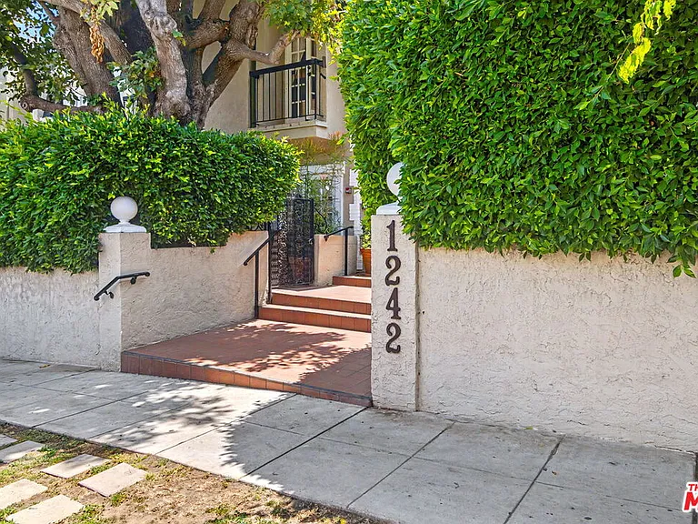 1242 Berkeley St #10 — Photo 20