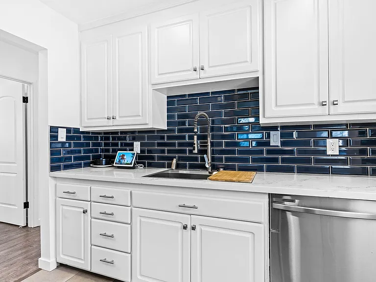 317 Tennyson Rd — Photo 10