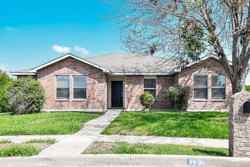 3 bed, 2.0 bath, 1575 sqft, $2,140 — Photo 1