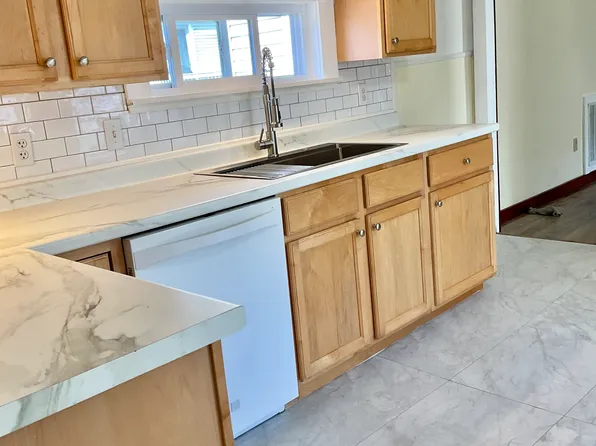 46 Jefferson St APT 2, Westfield, MA 01085