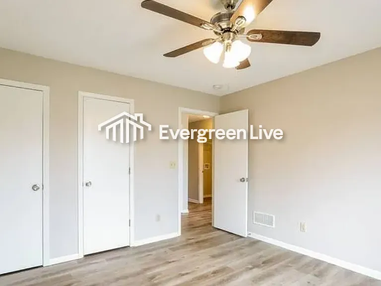 902 Johnson Cir — Photo 10