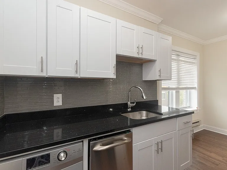 3817 N Greenview Ave #W4 — Photo 5