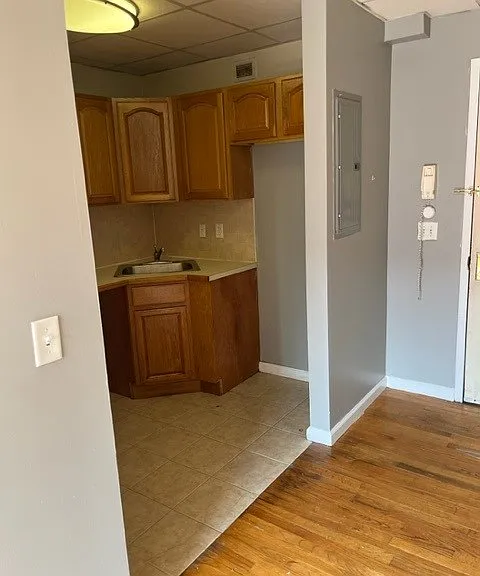 16 Franklin St #404 — Photo 1