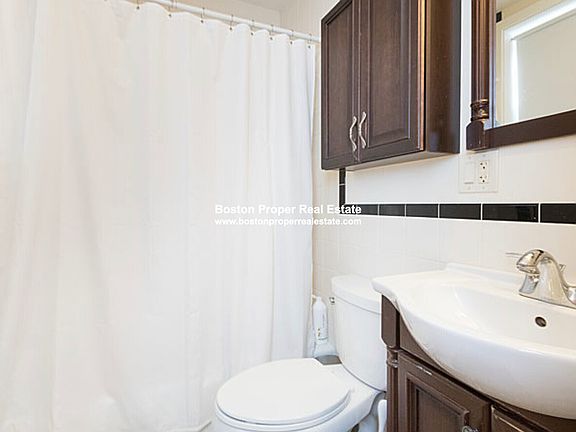 5th image of 89 Myrtle St APT 3