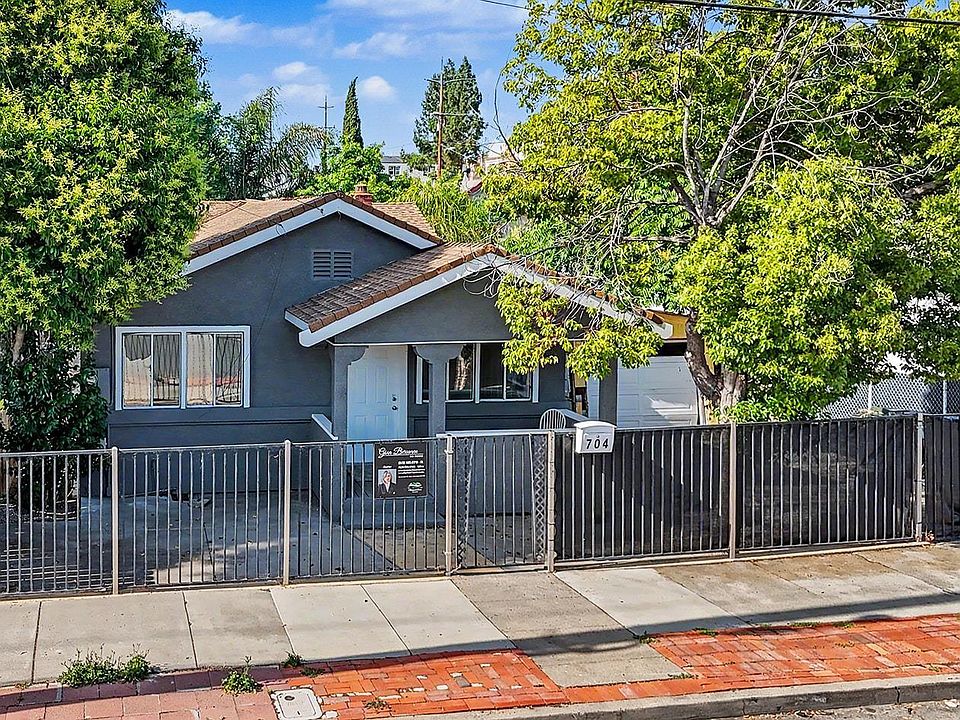 1st image of 704 W 9th St