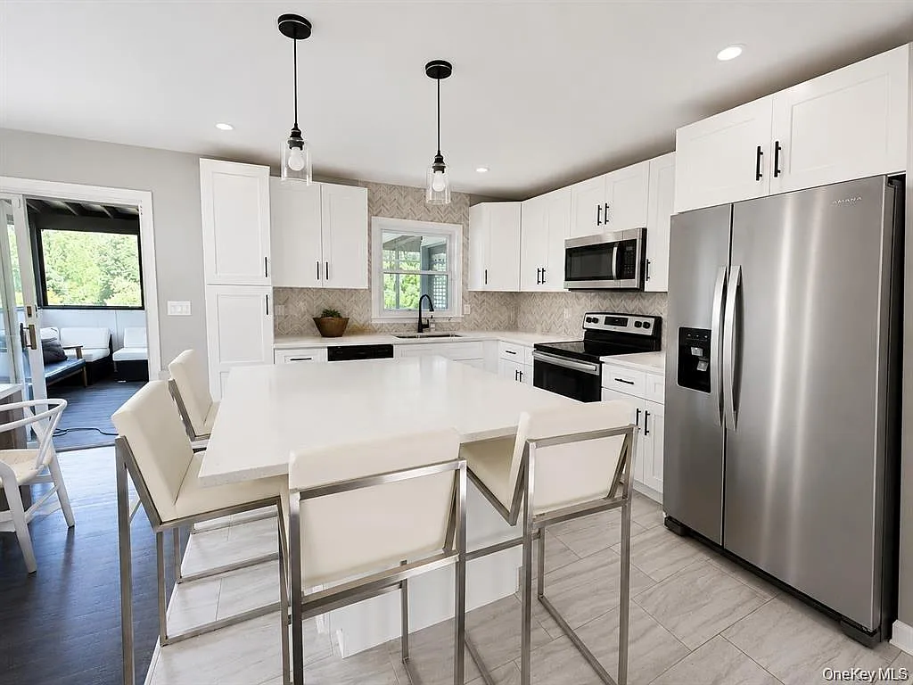 6 bed, 5.0 bath, 2664 sqft, $5,500 — Photo 3