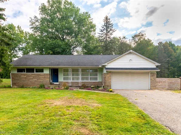 7829 Walton Rd, Walton Hills, OH 44146