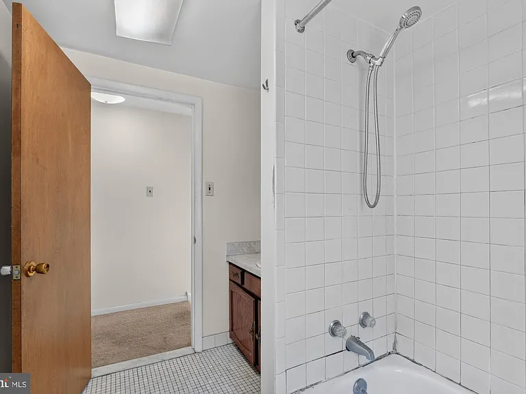540 N 4th St #D — Photo 11