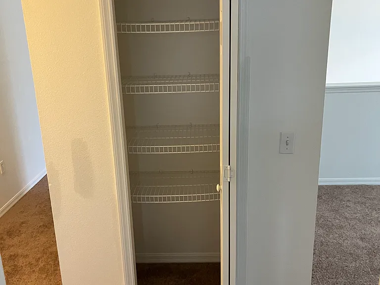 540 Brighton Ct — Photo 12