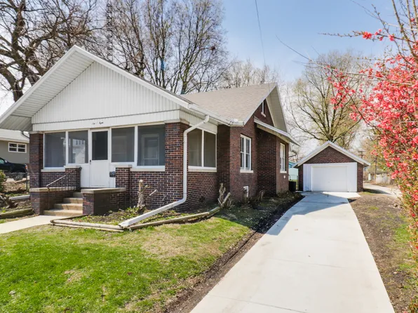 1008 N Clinton St, Bloomington, IL 61701