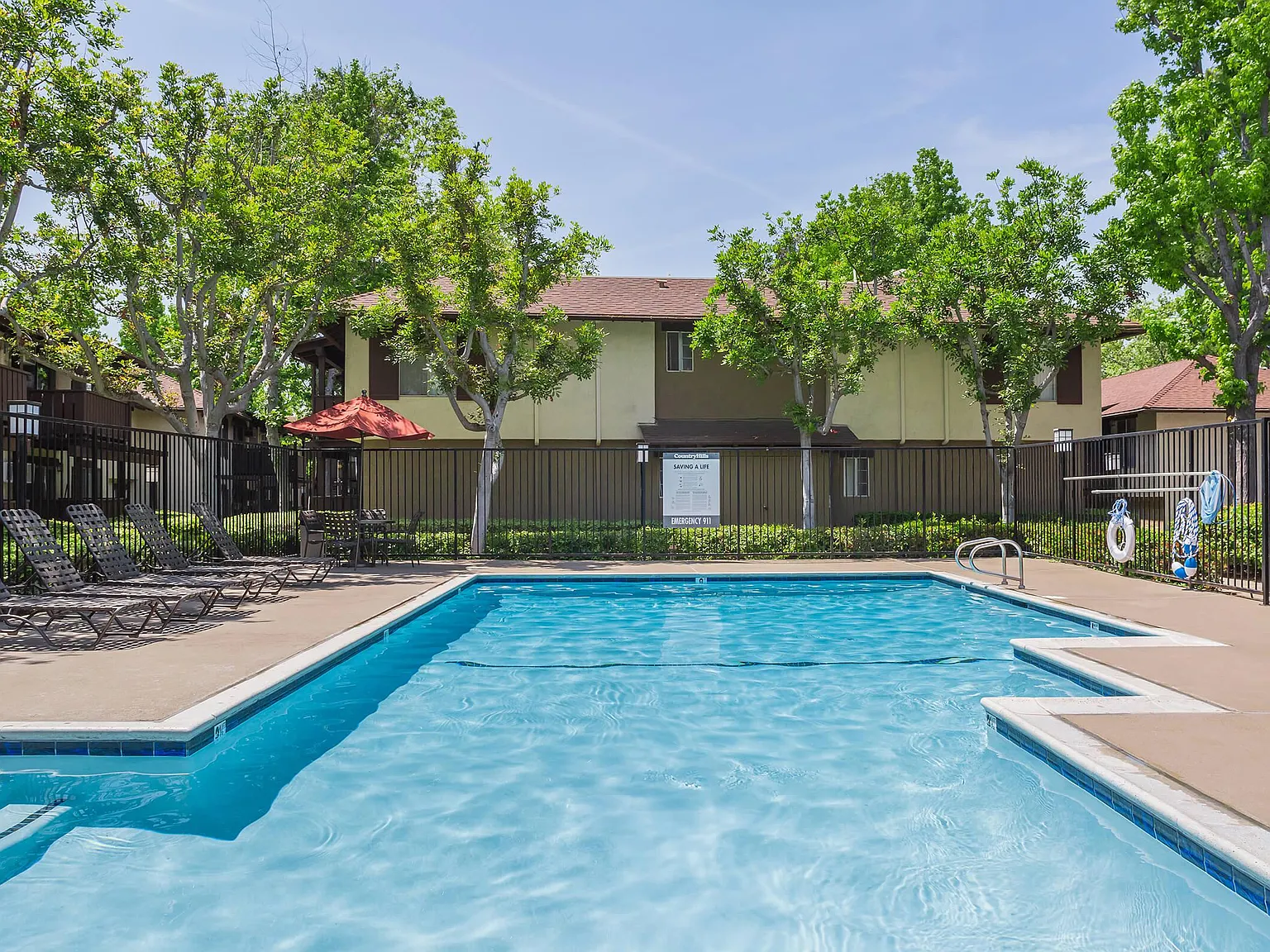 Country Hills Apartment Homes — Photo 1