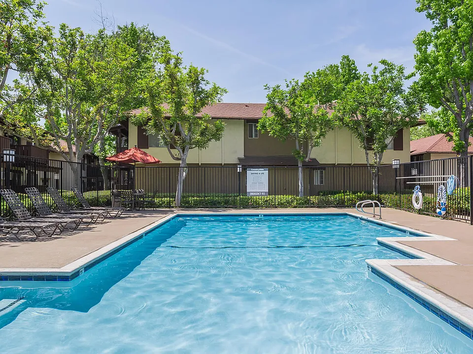 Country Hills Apartment Homes