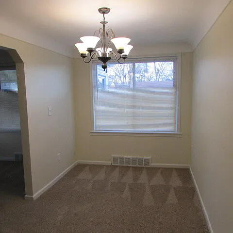23540 Glenbrook St — Photo 6