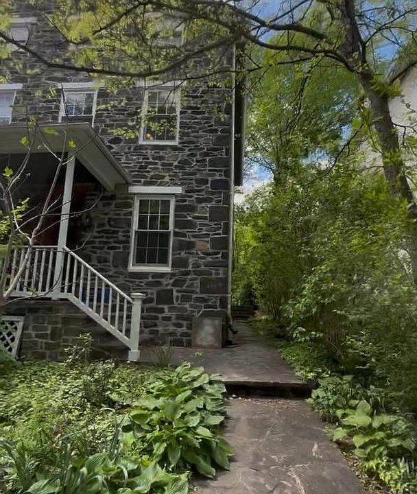 1st image of 3456 Seneca St