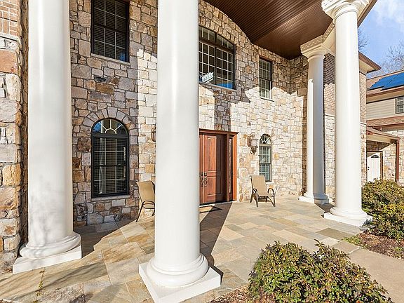 3rd image of 11324 Chapel Rd