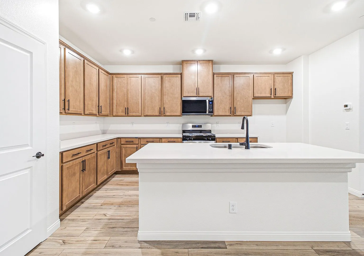 Stunning 3-Bedroom Home in Desirable Summerlin West — Photo 1