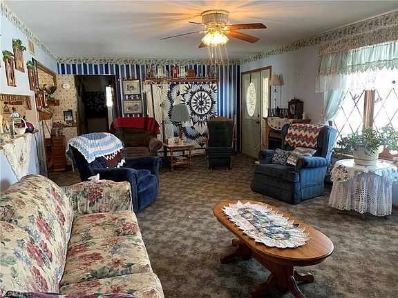 2nd image of 102 Pineview Cir