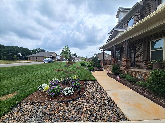 3rd image of 7915 NW Meadows Dr