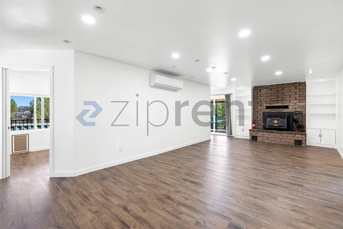 4 bed, 1600 sqft, $3,400 — Photo 2