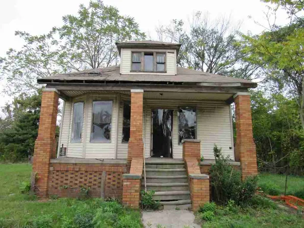 13538 Mackay St, Hamtramck, MI 48212