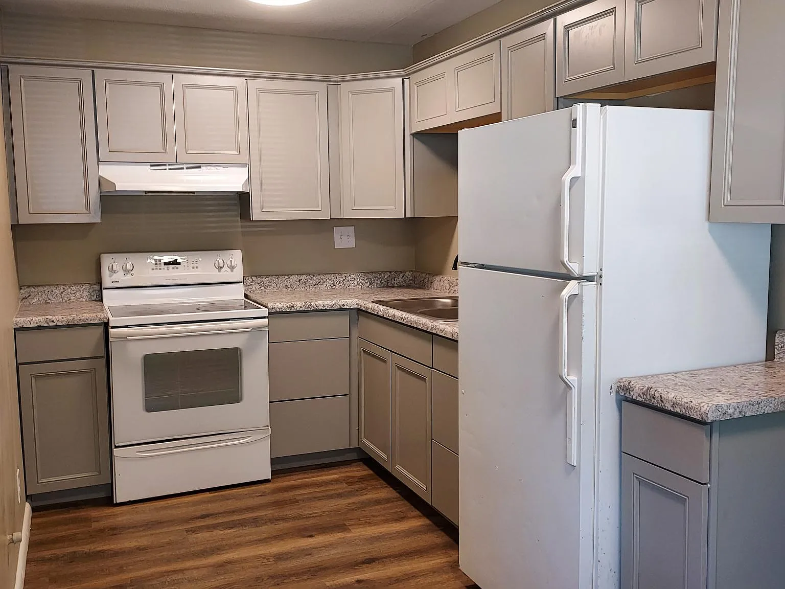 2627 N Hanssler Ct — Photo 3